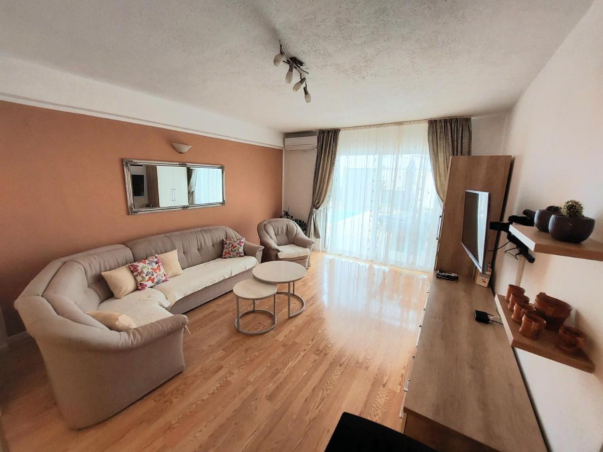 Apartment With Private Pool "Patricia" Makarska Esterno foto