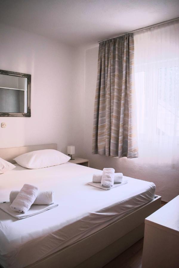 Apartment With Private Pool "Patricia" Makarska Esterno foto