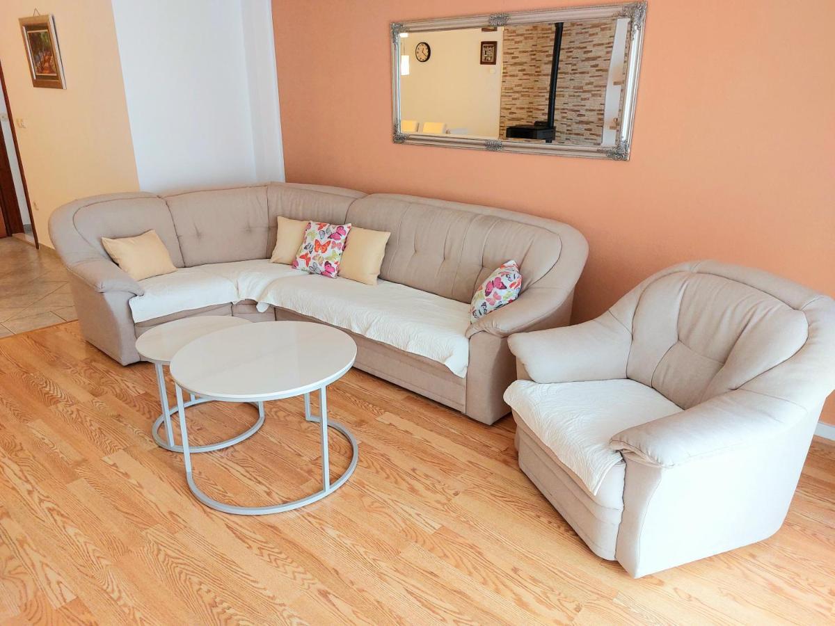 Apartment With Private Pool "Patricia" Makarska Esterno foto