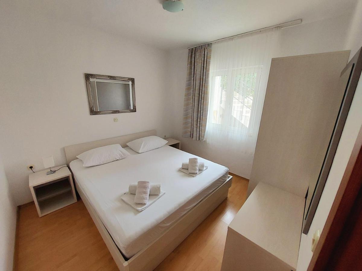 Apartment With Private Pool "Patricia" Makarska Esterno foto
