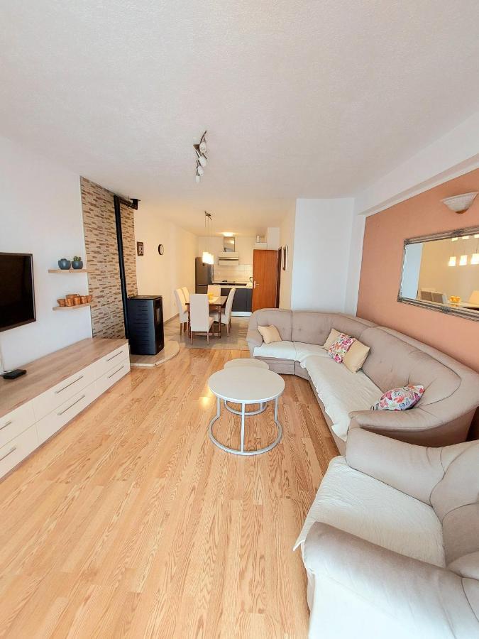 Apartment With Private Pool "Patricia" Makarska Esterno foto