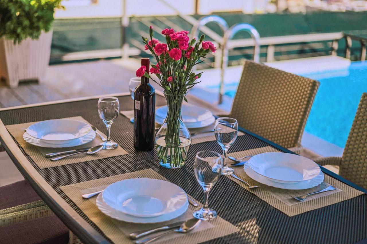 Apartment With Private Pool "Patricia" Makarska Esterno foto