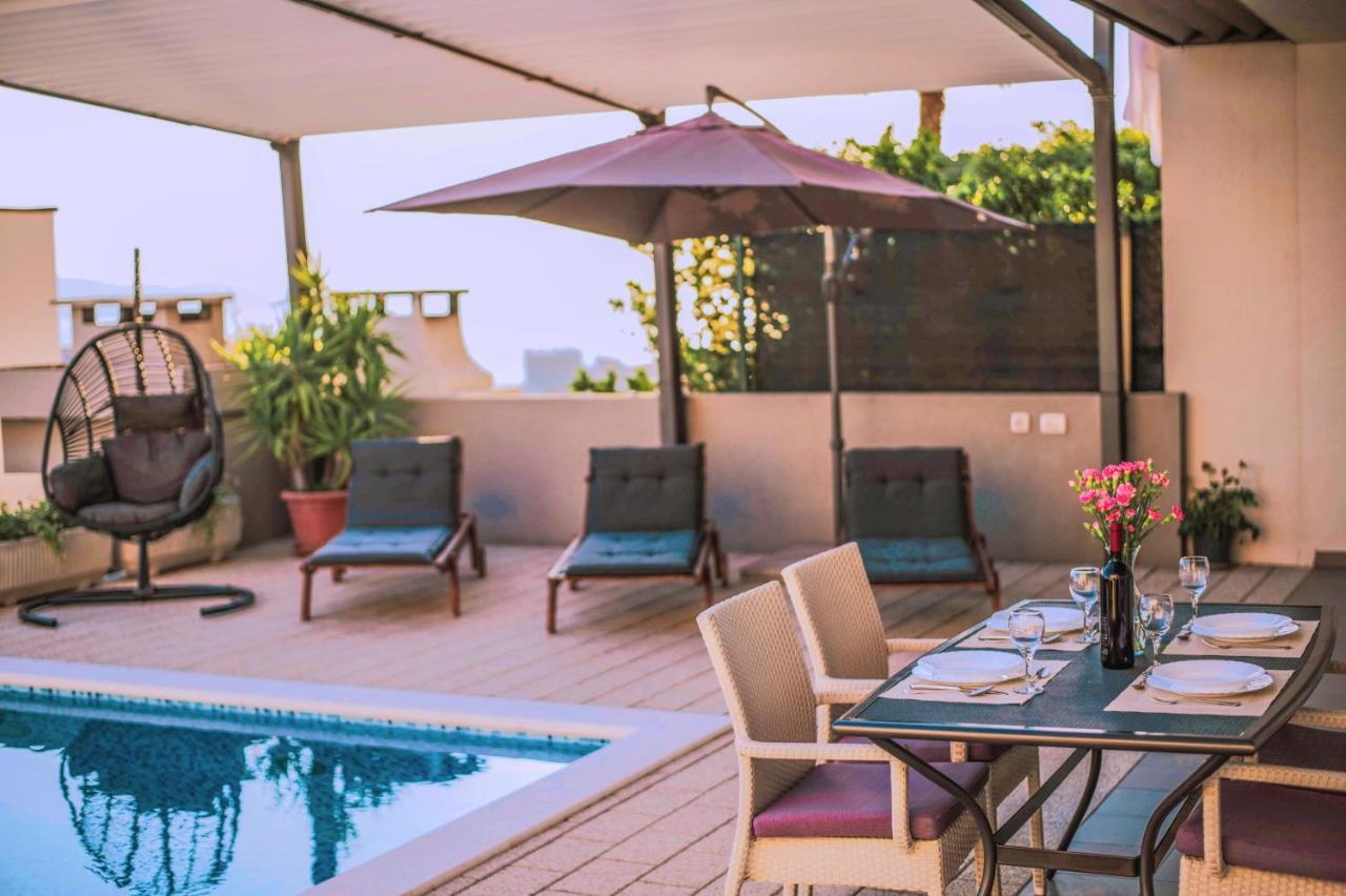 Apartment With Private Pool "Patricia" Makarska Esterno foto